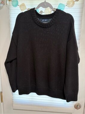 GAP Women's Black Crew Neck Sweater